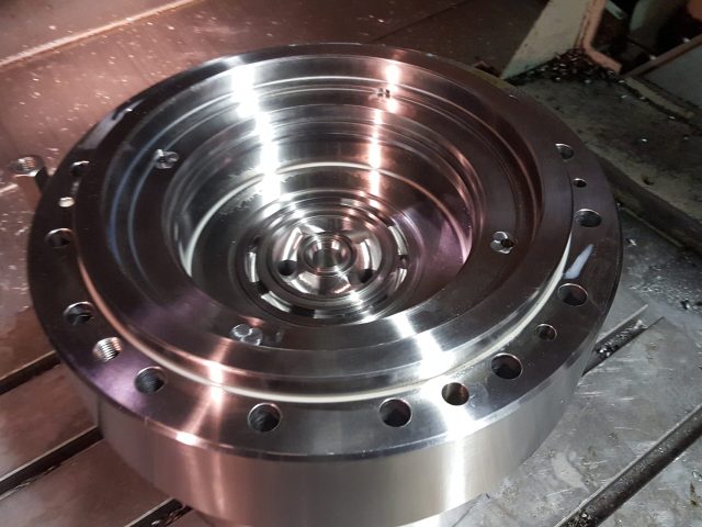 Machined face with concentric seal grooves and drilled bolt holes