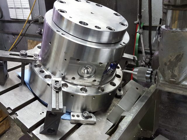 Extrusion die housing clamped on the machine for boring