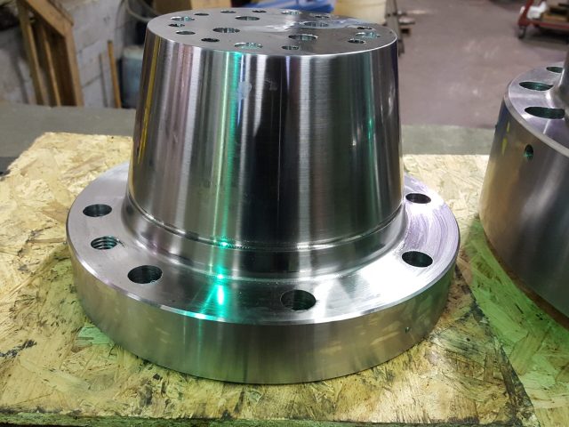 Tapered extrusion die body with mounting flange