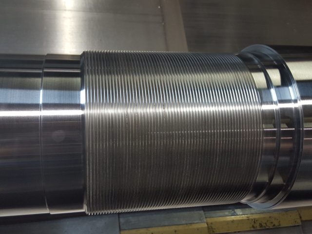 Extruder feed screw with fine helical flights after machining