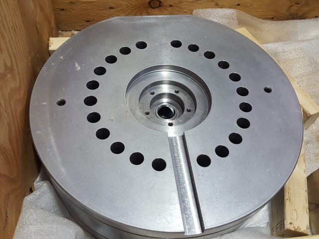 Extrusion die plate with a drilled port pattern for polymer flow